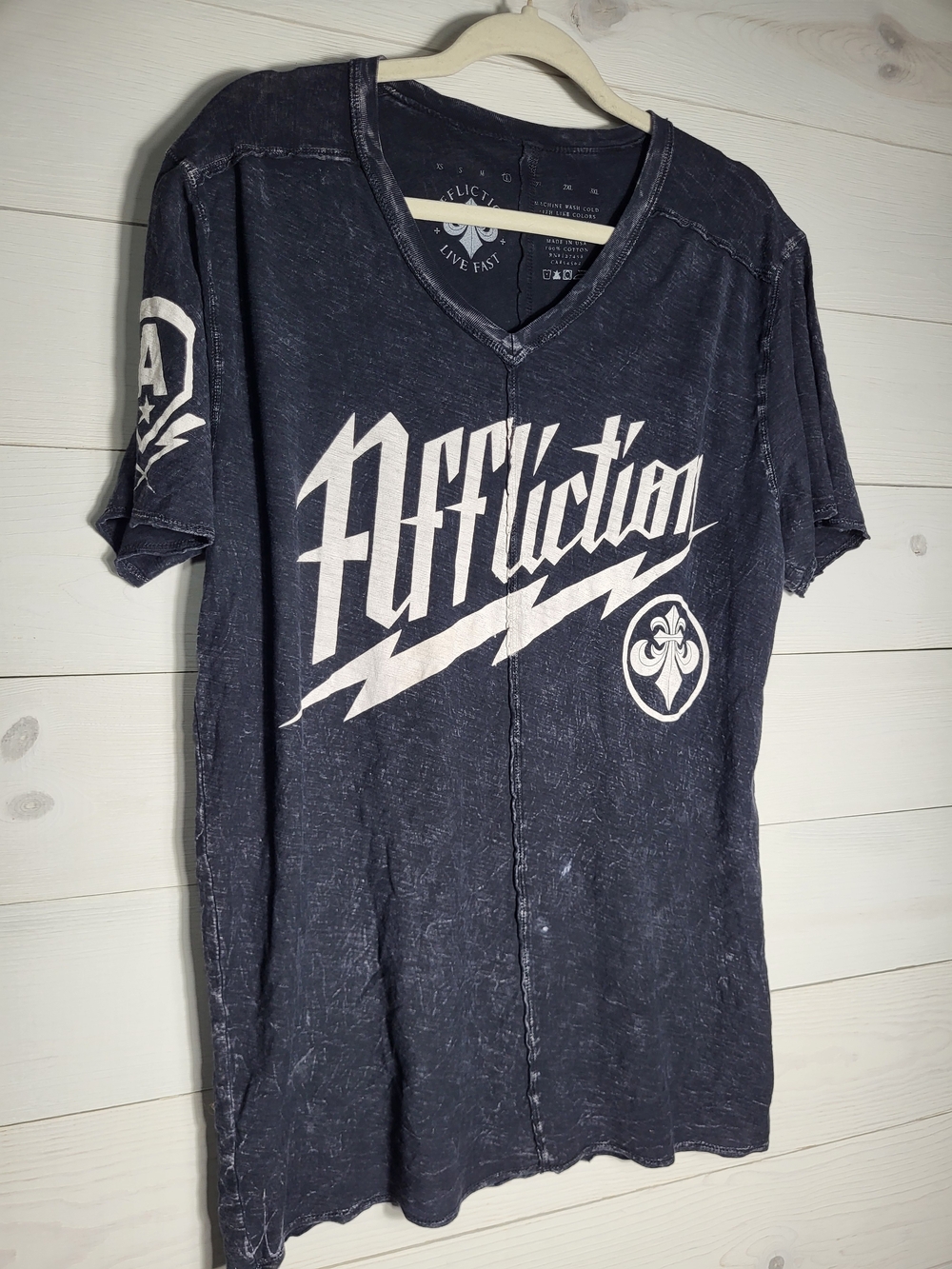 Affliction Live Fast T- Shirt Cotton Mineral Washed Graphic V-Neck.